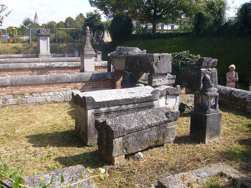 Immagine descrittiva - https://commons.wikimedia.org/w/index.php?title=User:Pvt_pauline&action=edit&redlink=1 Immagine descrittiva - https://commons.wikimedia.org/w/index.php?title=User:Pvt_pauline&action=edit&redlink=1