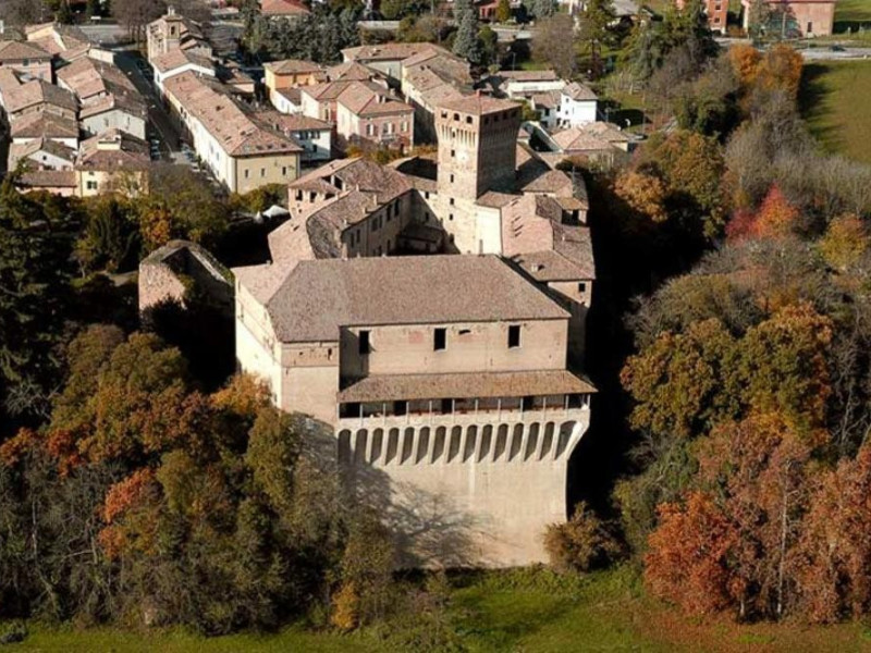Montechiarugolo, Castello e Raccolta Archeologica