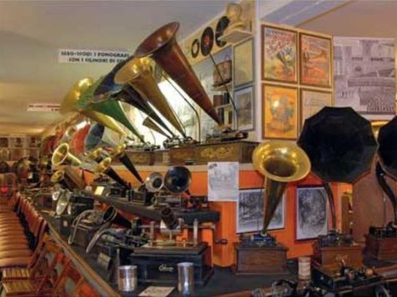 Bologna, Museo della Comunicazione G. Pelagalli - Mille voci...mille suoni Bologna, Museo della Comunicazione G. Pelagalli - Mille voci...mille suoni