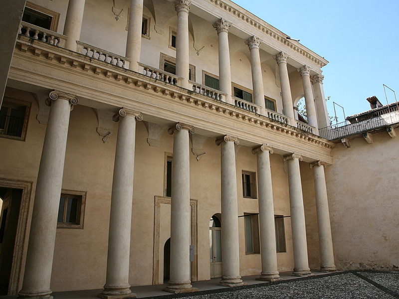 Loggia della corte interna Loggia della corte interna