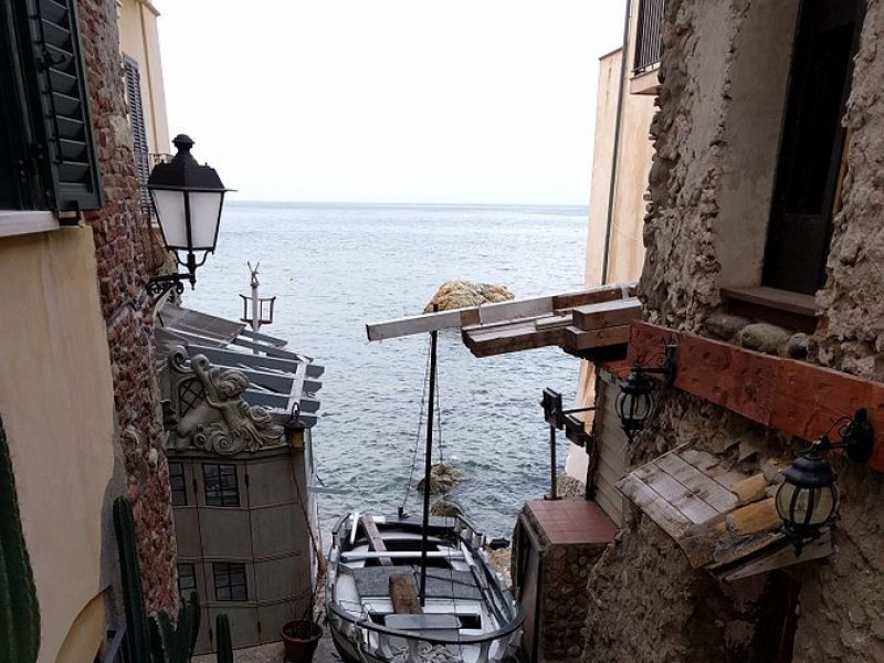 Immagine descrittiva - CC BY-SA Di Mmoyaq - Opera propria, CC BY-SA 4.0, https://commons.wikimedia.org/w/index.php?curid=47334085