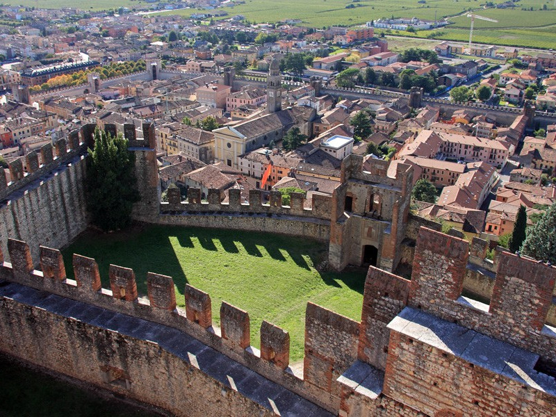 Immagine descrittiva - CC BY-SA Di Alessandro Vecchi - Opera propria, CC BY-SA 3.0, https://commons.wikimedia.org/w/index.php?curid=29043972 Immagine descrittiva - CC BY-SA Di Alessandro Vecchi - Opera propria, CC BY-SA 3.0, https://commons.wikimedia.org/w/index.php?curid=29043972