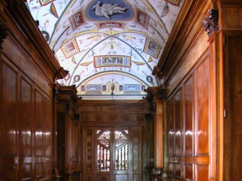 L'ingresso della Biblioteca L'ingresso della Biblioteca