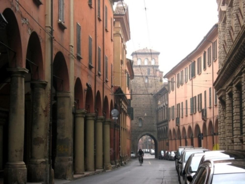 Il torresotto di Via San Vitale (luogo di ritrovo) Il torresotto di Via San Vitale (luogo di ritrovo)