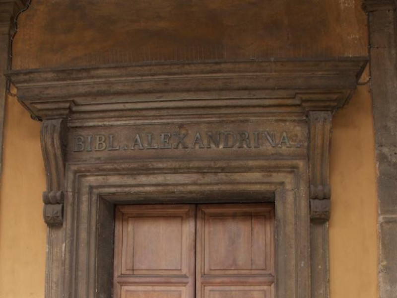 Il portone di S. Ivo alla Sapienza Il portone di S. Ivo alla Sapienza