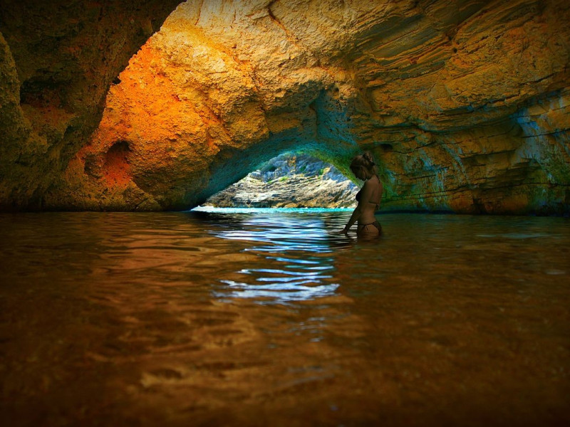 Grotta dei Due Occhi Grotta dei Due Occhi