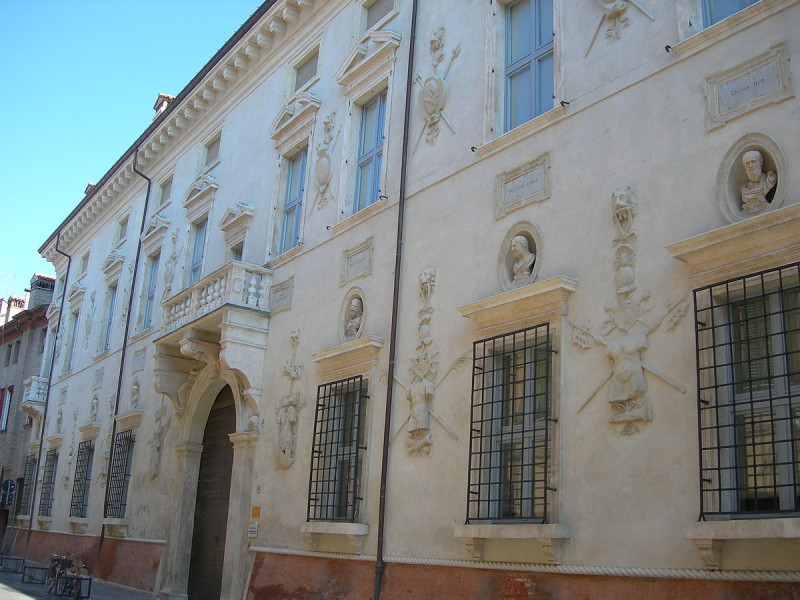 Immagine descrittiva - BY Di Sien - Opera propria, Pubblico dominio, https://commons.wikimedia.org/w/index.php?curid=4546662 Immagine descrittiva - BY Di Sien - Opera propria, Pubblico dominio, https://commons.wikimedia.org/w/index.php?curid=4546662