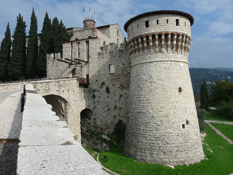 Immagine descrittiva - CC BY Di Allan Parsons - Castello di Brescia, Torre dei Prigionieri 2, Brescia, CC BY 2.0, https://commons.wikimedia.org/w/index.php?curid=41344182 Immagine descrittiva - CC BY Di Allan Parsons - Castello di Brescia, Torre dei Prigionieri 2, Brescia, CC BY 2.0, https://commons.wikimedia.org/w/index.php?curid=41344182