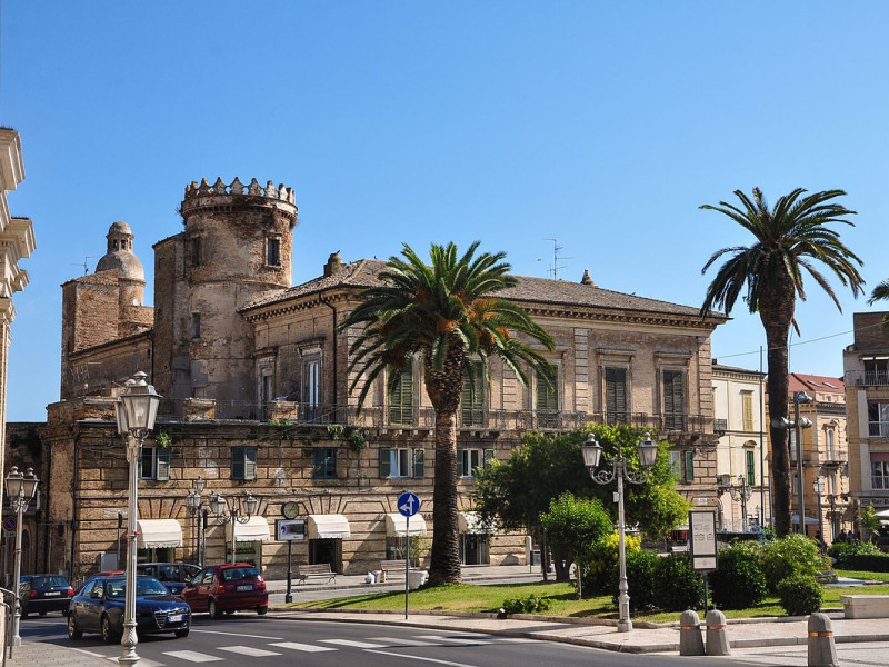 Immagine descrittiva - CC BY-SA Di Goldmund100 - Opera propria, CC BY-SA 3.0, https://commons.wikimedia.org/w/index.php?curid=29001181 Immagine descrittiva - CC BY-SA Di Goldmund100 - Opera propria, CC BY-SA 3.0, https://commons.wikimedia.org/w/index.php?curid=29001181