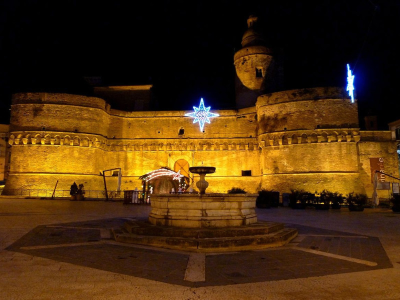 Immagine descrittiva - CC BY-SA Di Zitumassin - Opera propria, CC BY-SA 3.0, https://commons.wikimedia.org/w/index.php?curid=33957530 Immagine descrittiva - CC BY-SA Di Zitumassin - Opera propria, CC BY-SA 3.0, https://commons.wikimedia.org/w/index.php?curid=33957530