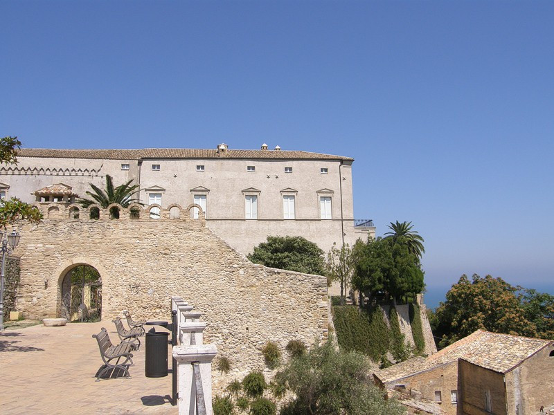 Immagine descrittiva - CC BY-SA Di Ra Boe - Opera propria, CC BY-SA 3.0, https://commons.wikimedia.org/w/index.php?curid=9102528 Immagine descrittiva - CC BY-SA Di Ra Boe - Opera propria, CC BY-SA 3.0, https://commons.wikimedia.org/w/index.php?curid=9102528