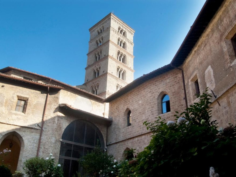 Il Cortile della Biblioteca Il Cortile della Biblioteca