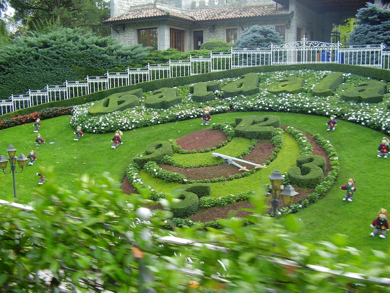 Immagine descrittiva - CC BY-SA Di L'utente che ha caricato in origine il file è stato Rafa Benitez di Wikipedia in croato - Trasferito da hr.wikipedia su Commons da MayaSimFan utilizzando CommonsHelper., CC BY-SA 1.0, https://commons.wikimedia.org/w/index.php?curid=9909424 Immagine descrittiva - CC BY-SA Di L'utente che ha caricato in origine il file è stato Rafa Benitez di Wikipedia in croato - Trasferito da hr.wikipedia su Commons da MayaSimFan utilizzando CommonsHelper., CC BY-SA 1.0, https://commons.wikimedia.org/w/index.php?curid=9909424