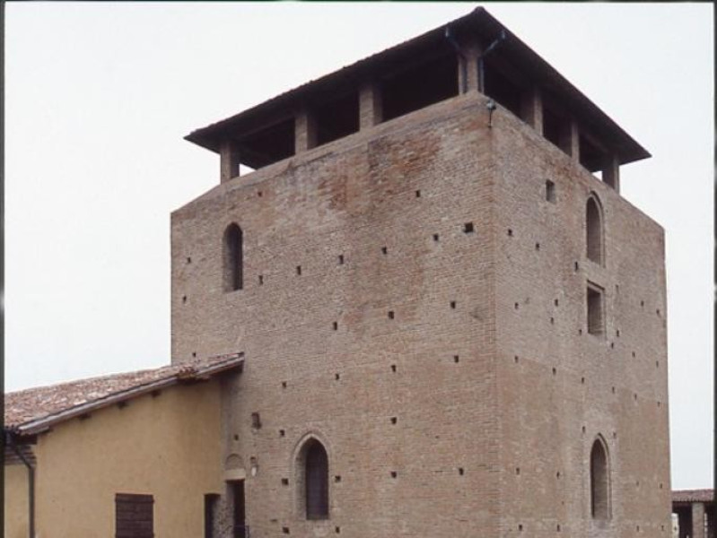 Imola, Rocca Sforzesca - Collezioni d'armi e di ceramiche