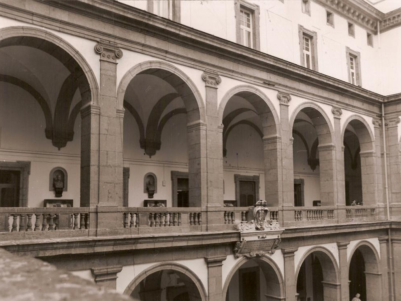 Loggiato Biblioteca Universitaria di Napoli Loggiato Biblioteca Universitaria di Napoli