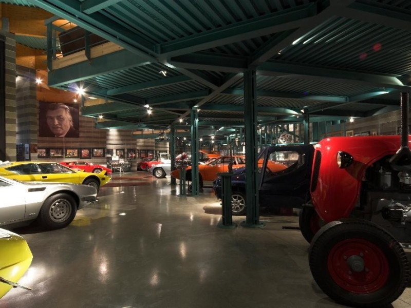 Sant'Agostino, Centro Polifunzionale "F. Lamborghini"