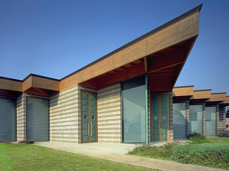 Sant'Agostino, Centro Polifunzionale "F. Lamborghini"