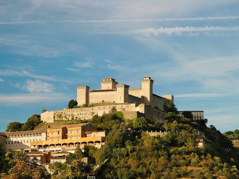 Immagine descrittiva - CC BY Di Lahiri Cappello - SpoletoUploaded by Markos90, CC BY 2.0, https://commons.wikimedia.org/w/index.php?curid=27255610 Immagine descrittiva - CC BY Di Lahiri Cappello - SpoletoUploaded by Markos90, CC BY 2.0, https://commons.wikimedia.org/w/index.php?curid=27255610