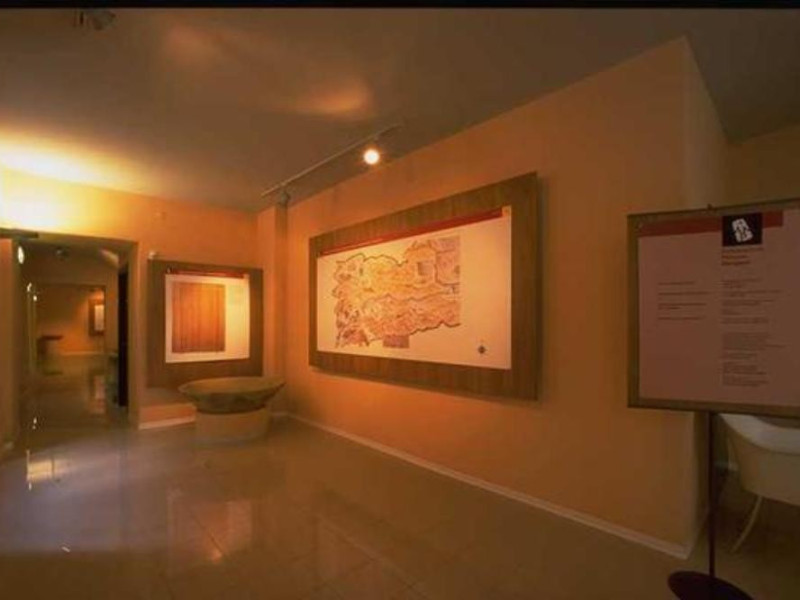 ANTIQUARIUM PITINUM MERGENS ANTIQUARIUM PITINUM MERGENS