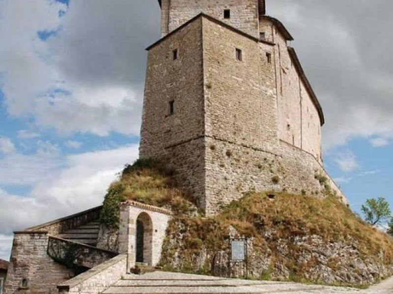 RACCOLTA COMUNALE D'ARTE DELLA ROCCA DI FRONT RACCOLTA COMUNALE D'ARTE DELLA ROCCA DI FRONT