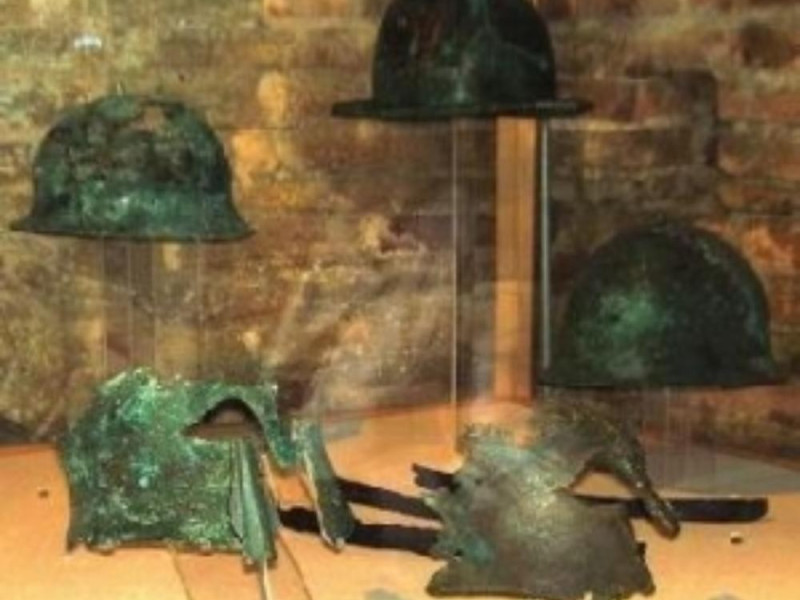MUSEO DELLE ARMI ANTICHE ROCCA MEDIEVALE MUSEO DELLE ARMI ANTICHE ROCCA MEDIEVALE