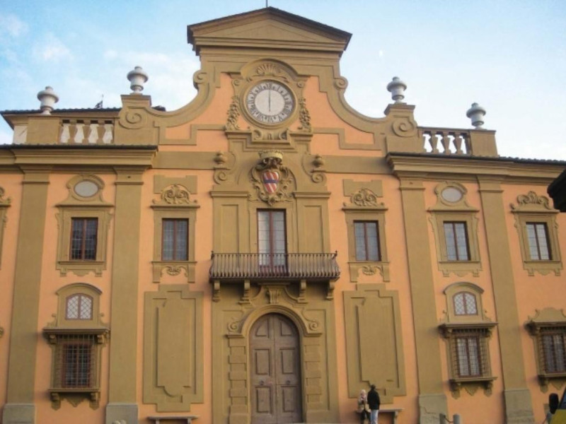 La facciata principale di villa Corsini a Cas La facciata principale di villa Corsini a Cas