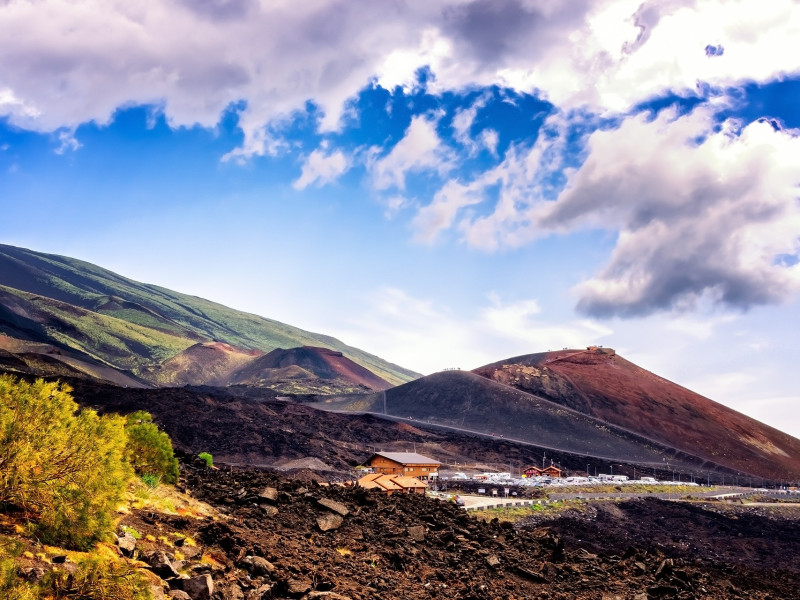 Etna: il vulcano più alto d'Europa Etna: il vulcano più alto d'Europa