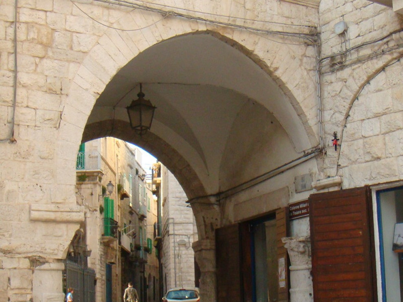 Immagine descrittiva - BY Di Rasky di Wikipedia in italiano - Trasferito da it.wikipedia su Commons., Pubblico dominio, https://commons.wikimedia.org/w/index.php?curid=42337771 Immagine descrittiva - BY Di Rasky di Wikipedia in italiano - Trasferito da it.wikipedia su Commons., Pubblico dominio, https://commons.wikimedia.org/w/index.php?curid=42337771