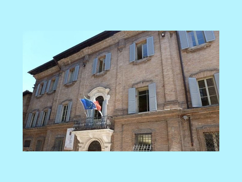 Immagine descrittiva - http://nashi-progulki.ru/albums/Italy2013/Urbino/P1020394.jpg Immagine descrittiva - http://nashi-progulki.ru/albums/Italy2013/Urbino/P1020394.jpg