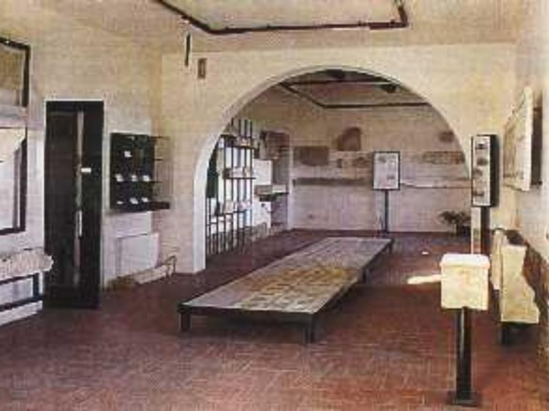 Chiusi, MUSEO DELLA CATTEDRALE E LABIRINTO DI PORSENNA Chiusi, MUSEO DELLA CATTEDRALE E LABIRINTO DI PORSENNA