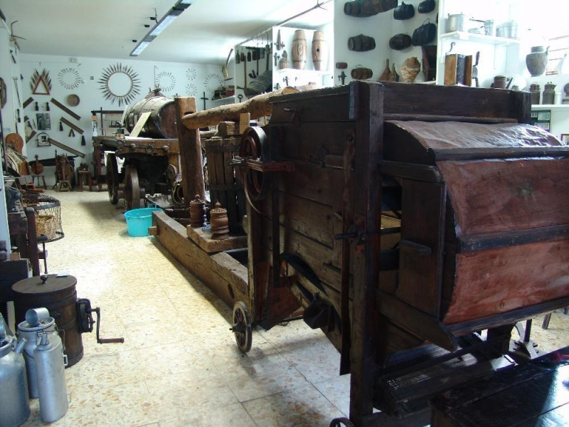 Attrezzi vari di vita contadina jpg; 3264 pixels; 2448 pixels Attrezzi vari di vita contadina jpg; 3264 pixels; 2448 pixels