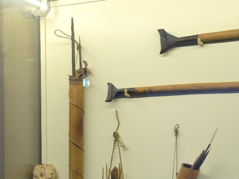 Sala espositiva. Oggetti etno-antropologici Fedeli, Marcello; jpg; 1417 pixels; 2126 pixels