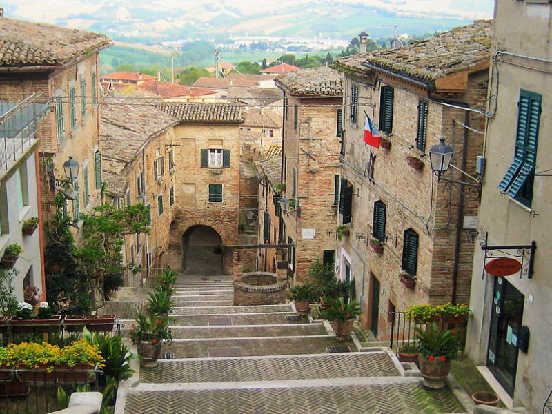 Corinaldo: la Festa delle Streghe nel Paese dei Matti Corinaldo: la Festa delle Streghe nel Paese dei Matti