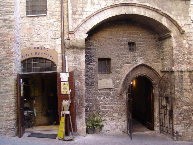 Veduta esterna. Bovini, Mirko; jpg; 2048 pixels; 1536 pixels