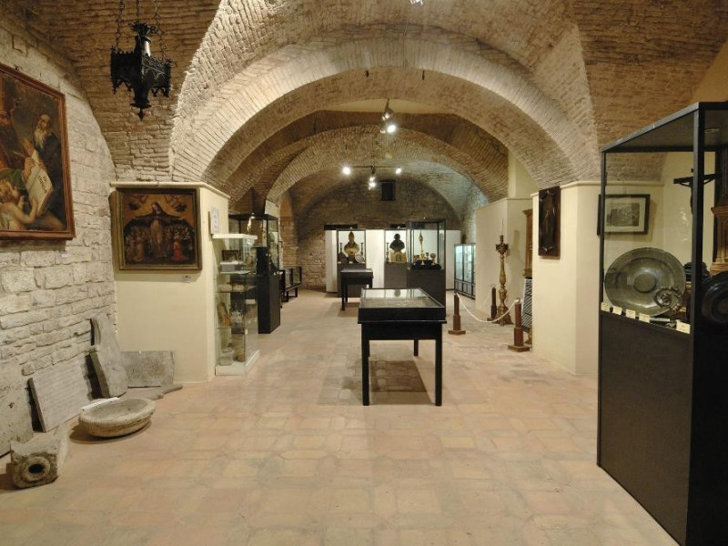 Museo di S. Pietro e cripta di S. Vittorino.  Fedeli, Marcello; jpg; 2126 pixels; 1417 pixels Museo di S. Pietro e cripta di S. Vittorino.  Fedeli, Marcello; jpg; 2126 pixels; 1417 pixels