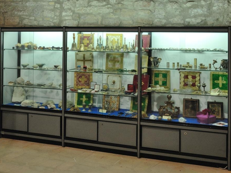 Museo di S. Pietro e cripta di S. Vittorino.  Fedeli, Marcello; jpg; 2126 pixels; 1417 pixels Museo di S. Pietro e cripta di S. Vittorino.  Fedeli, Marcello; jpg; 2126 pixels; 1417 pixels
