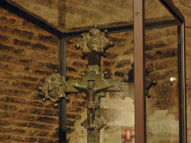 Croce astile. Bottega umbra. Sec. XV sec. met Fedeli, Marcello; jpg; 1417 pixels; 2126 pixels Croce astile. Bottega umbra. Sec. XV sec. met Fedeli, Marcello; jpg; 1417 pixels; 2126 pixels