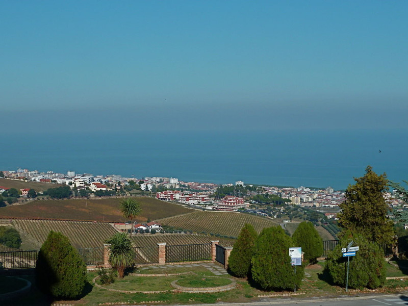 Immagine descrittiva - CC BY-SA Di Peter Forster - Flickr: Vista da Tortoreto alto, CC BY-SA 2.0, https://commons.wikimedia.org/w/index.php?curid=15234145 Immagine descrittiva - CC BY-SA Di Peter Forster - Flickr: Vista da Tortoreto alto, CC BY-SA 2.0, https://commons.wikimedia.org/w/index.php?curid=15234145