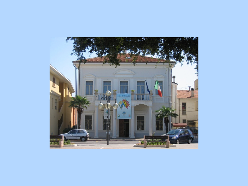 Immagine descrittiva - BY Di Me - Foto personale, Pubblico dominio, https://commons.wikimedia.org/w/index.php?curid=1690625 Immagine descrittiva - BY Di Me - Foto personale, Pubblico dominio, https://commons.wikimedia.org/w/index.php?curid=1690625