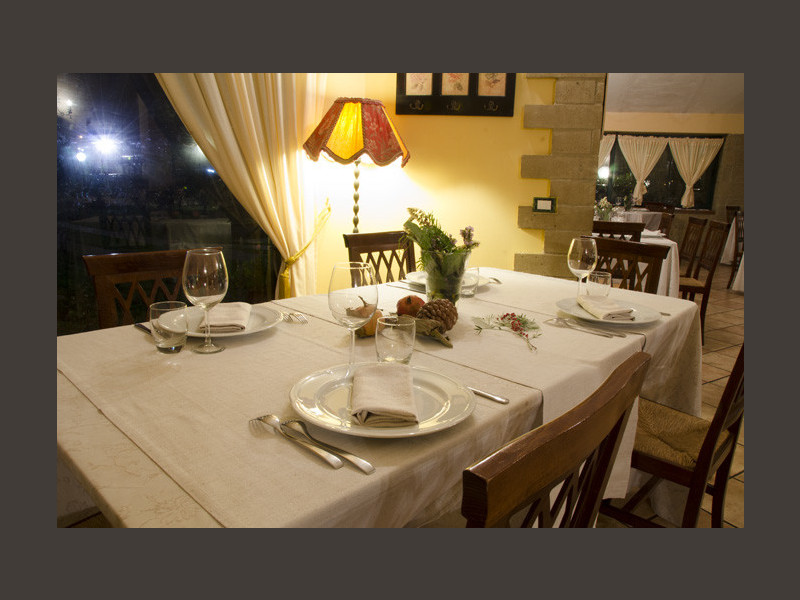 Immagine descrittiva - BY http://www.ristorantegliscacchi.com/website/gallery.html Immagine descrittiva - BY http://www.ristorantegliscacchi.com/website/gallery.html