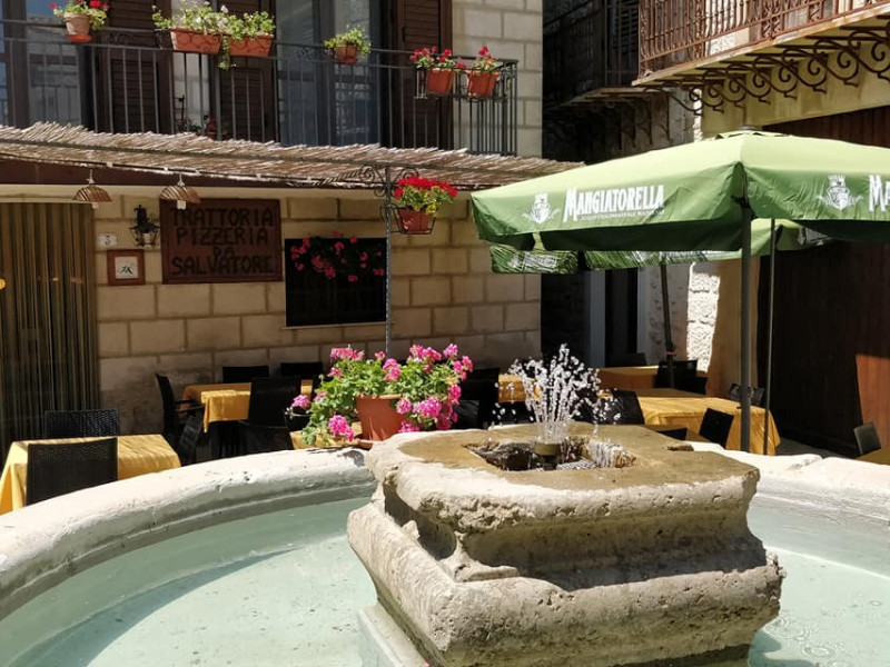 Immagine descrittiva - BY https://www.facebook.com/pg/Trattoria-da-Salvatore--1718978221664621/photos/?ref=page_internal Immagine descrittiva - BY https://www.facebook.com/pg/Trattoria-da-Salvatore--1718978221664621/photos/?ref=page_internal