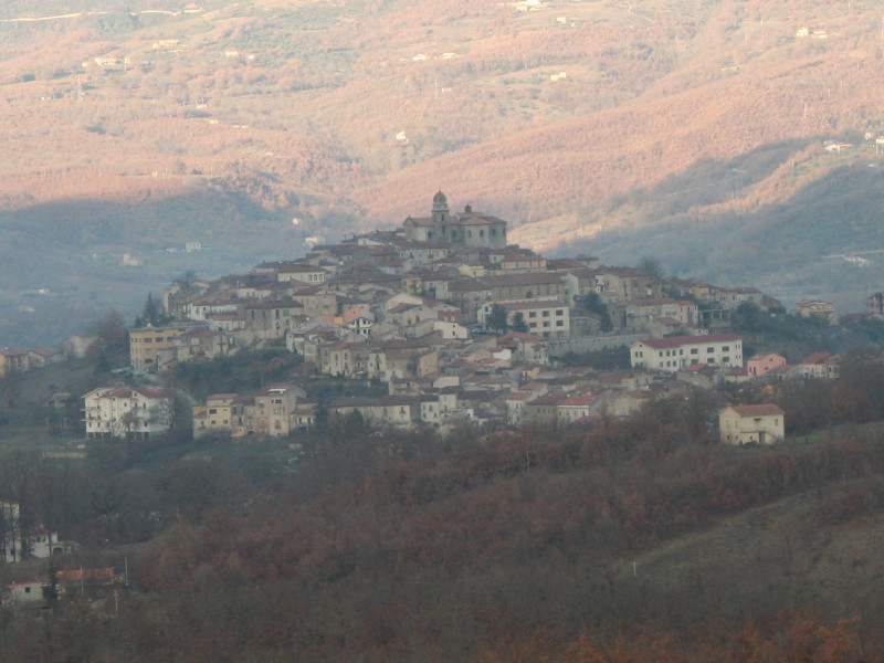Immagine descrittiva - CC BY Di L'utente che ha caricato in origine il file è stato O-zone di Wikipedia in italiano - Trasferito da it.wikipedia su Commons da Pil56 utilizzando CommonsHelper., CC BY 2.5 it, https://commons.wikimedia.org/w/index.php?curid=5186611 Immagine descrittiva - CC BY Di L'utente che ha caricato in origine il file è stato O-zone di Wikipedia in italiano - Trasferito da it.wikipedia su Commons da Pil56 utilizzando CommonsHelper., CC BY 2.5 it, https://commons.wikimedia.org/w/index.php?curid=5186611