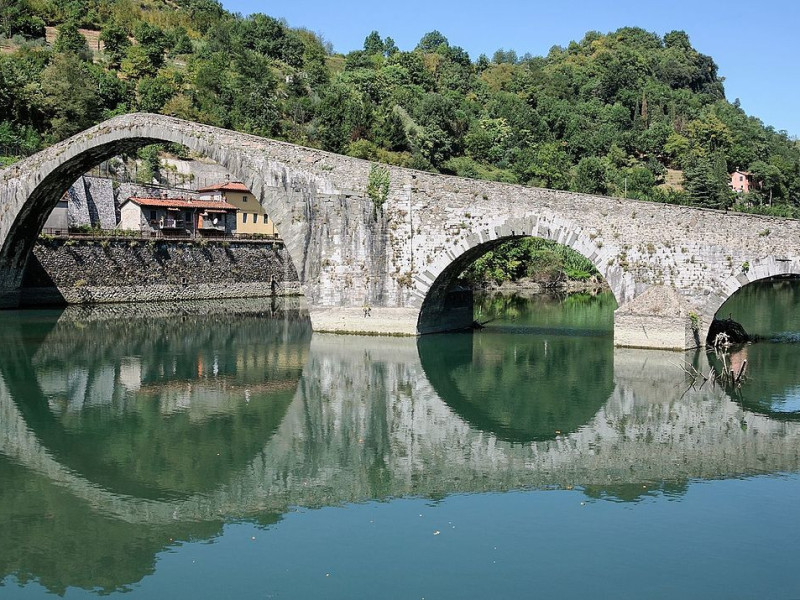 La leggenda del Ponte del Diavolo a Borgo a Mozzano La leggenda del Ponte del Diavolo a Borgo a Mozzano