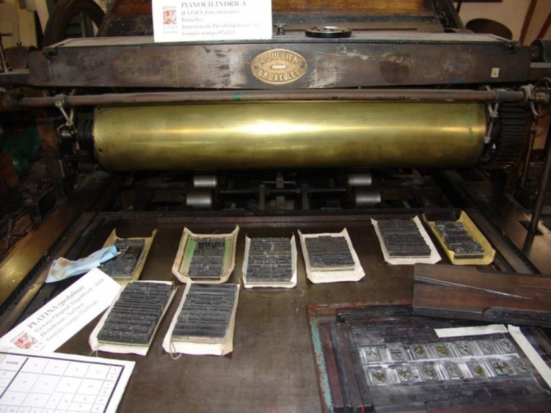 Macchina a pressione pianocilindrica, Augsbur Bovini, Mirko; jpg; 768 pixels; 576 pixels