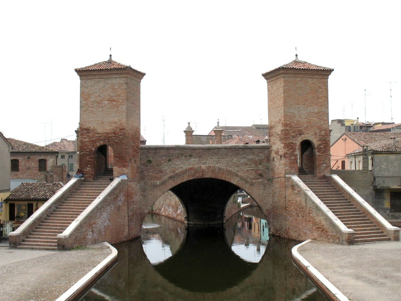 Immagine descrittiva - BY Di Twice25 & Rinina25 - Fotografia autoprodotta, CC BY 2.5, https://commons.wikimedia.org/w/index.php?curid=2121207