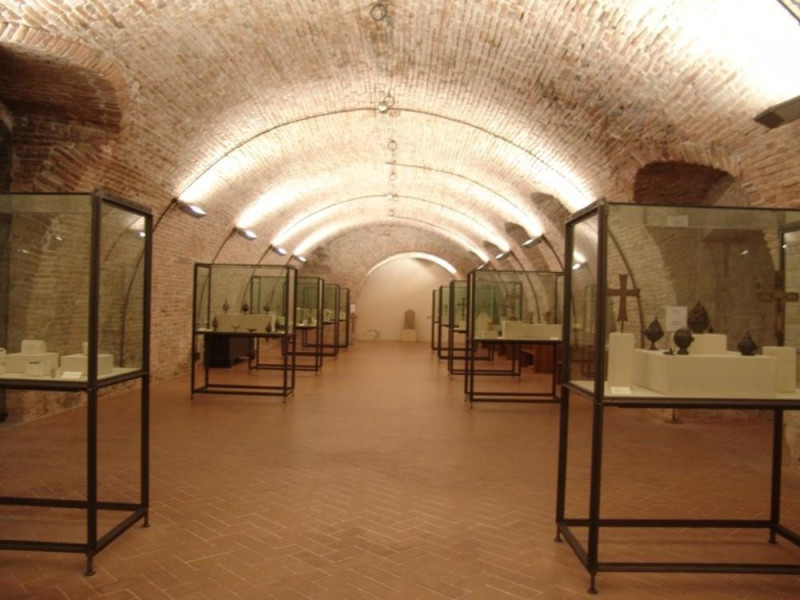 Interno. Sala espositiva Bovini, Mirko; jpg; 768 pixels; 576 pixels