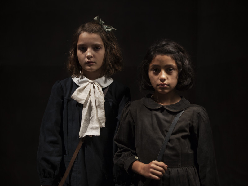Immagine descrittiva - BY MBF_from left, Elisa Del Genio (young Elena) & Ludovica Nasti (young Lila)_Photo by Eduardo Castaldo #3 Immagine descrittiva - BY MBF_from left, Elisa Del Genio (young Elena) & Ludovica Nasti (young Lila)_Photo by Eduardo Castaldo #3