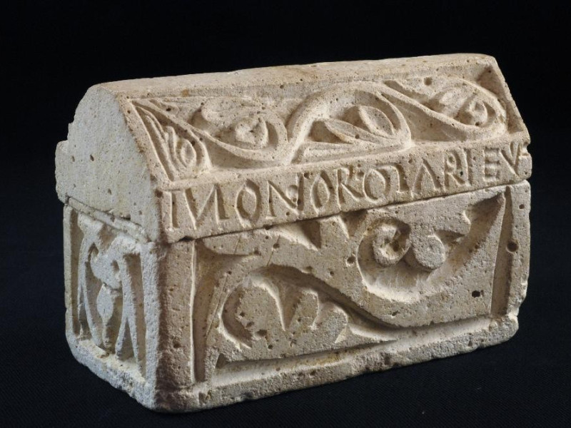 Capsella, VIII-IX secolo d.C. Bellu, Sandro; jpg; 3872 pixels; 2592 pixels