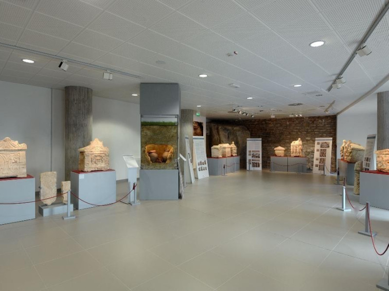 Antiquarium. Sala espositiva Fedeli, Marcello; jpg; 2126 pixels; 1417 pixels Antiquarium. Sala espositiva Fedeli, Marcello; jpg; 2126 pixels; 1417 pixels