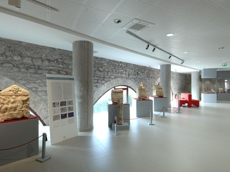 Antiquarium. Sala espositiva Fedeli, Marcello; jpg; 2126 pixels; 1417 pixels Antiquarium. Sala espositiva Fedeli, Marcello; jpg; 2126 pixels; 1417 pixels